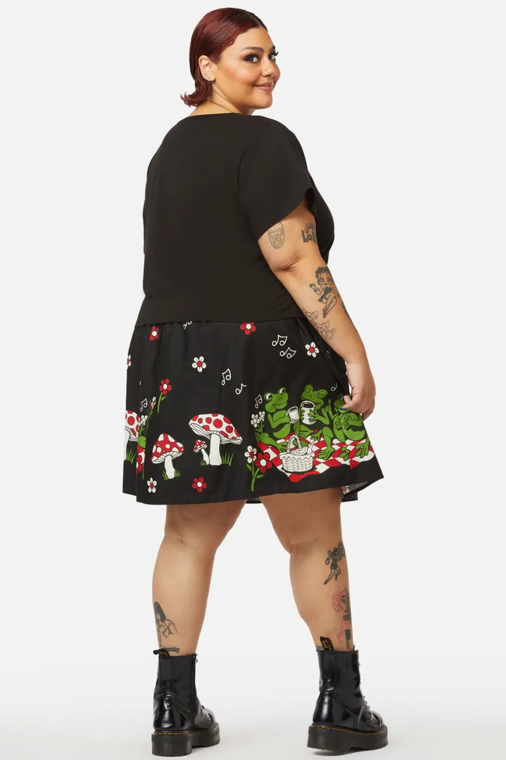 Curve Busy Tee